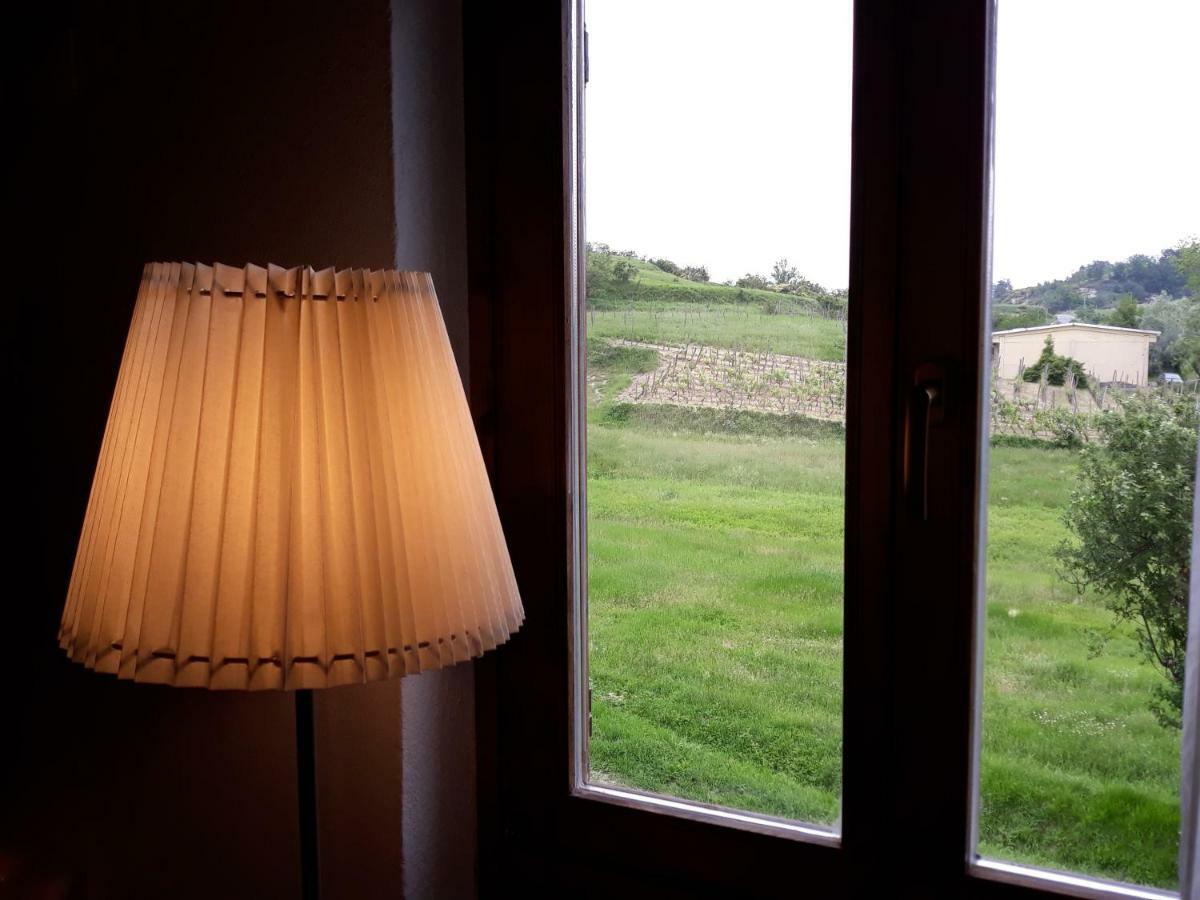 Agriturismo "Veritas" Bed & Wine Casaleggio Boiro Экстерьер фото